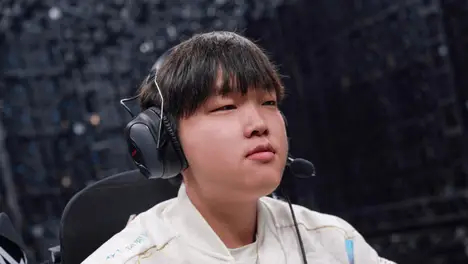 电竞选手Tian的战术调整：版本更新下英雄强度波动与数据分析实战解析